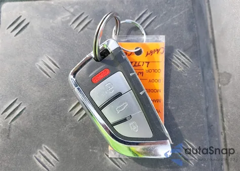 2020 Chrysler Voyager L z USA, uszkodzony, nr VIN 2C4RC1AG2LR106265